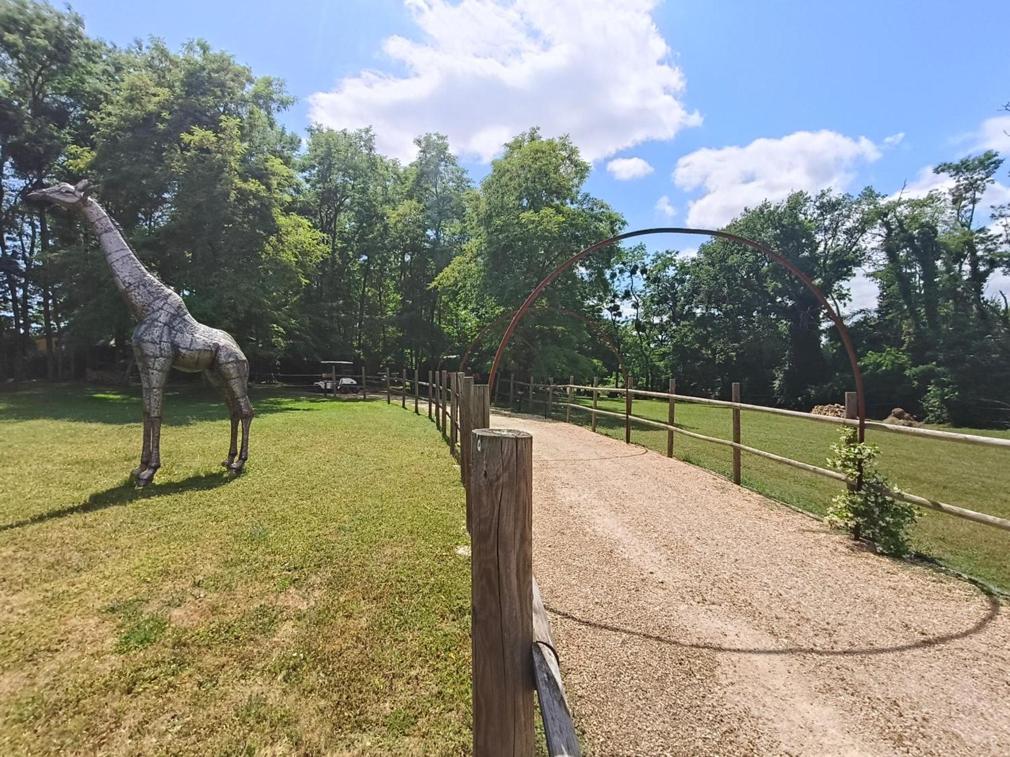 La Fontaine De La Chapinière Cw Châteauvieux